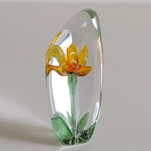 Mats Jonasson Maleras Sweden Full Lead Tulip Crystal Sculpture Paperweight